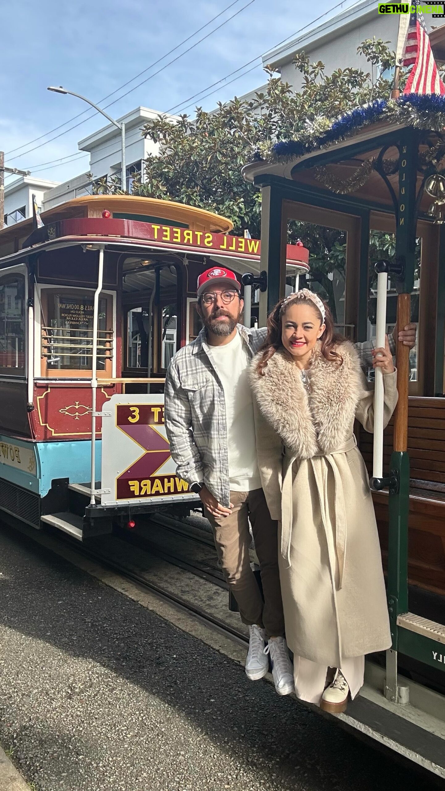 Jéssica Segura Instagram - Birthday in San Francisco! Tips para tu visita! • @bistro.boudin su crema de almeja me volvió loca • El tour a Alcatraz lo compramos online porque los boleto se agotan rápido • La mejor vista de #sanfrancisco esta en @skystarwheel • Obvio la compañía le pone sabor al caldo jajaja gracias @adrian.pous Síganme para más consejos •#sf #wheel #view #vacation #california #travel #restaurant #fun #delicious #couple