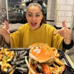 Jéssica Segura Instagram - • Si vienes a SF no te puedes perder cenar o comer en @crabhouse39 está delicioso o no @adrian.pous ? • si se pudo aunque ya no llegamos al postre 😬😬😬 • #deli #crab #paw #delicious #sf #sanfrancisco #restaurant #food #foodporn #photo #couple #birthday