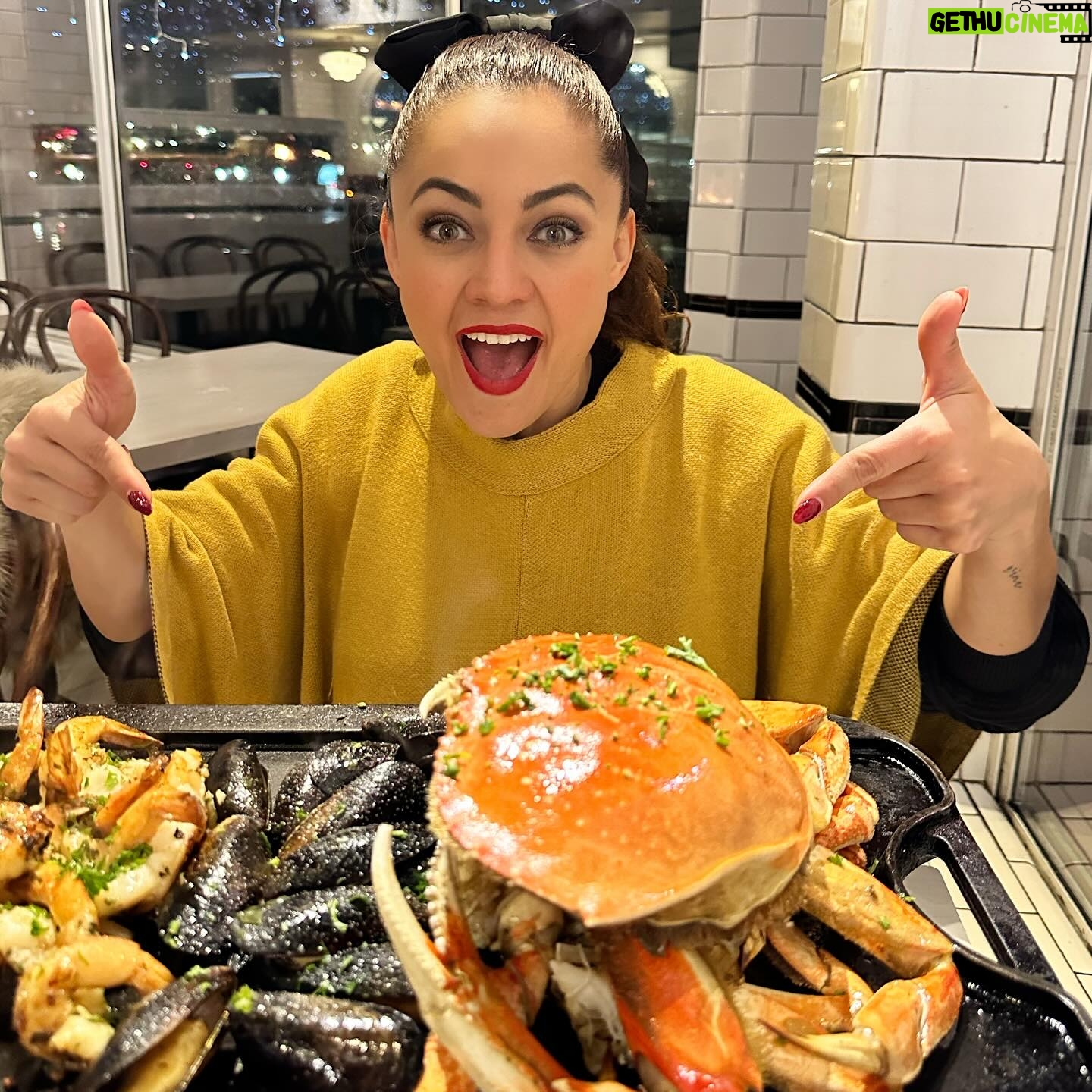 Jéssica Segura Instagram - • Si vienes a SF no te puedes perder cenar o comer en @crabhouse39 está delicioso o no @adrian.pous ? • si se pudo aunque ya no llegamos al postre 😬😬😬 • #deli #crab #paw #delicious #sf #sanfrancisco #restaurant #food #foodporn #photo #couple #birthday