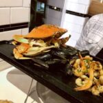 Jéssica Segura Instagram - • Si vienes a SF no te puedes perder cenar o comer en @crabhouse39 está delicioso o no @adrian.pous ? • si se pudo aunque ya no llegamos al postre 😬😬😬 • #deli #crab #paw #delicious #sf #sanfrancisco #restaurant #food #foodporn #photo #couple #birthday