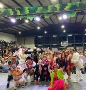 Jéssica Segura Instagram - Ayer fue un día de esos que no quieres que termine. NUNCA!
• Regresar a hacer comedia, al teatro me encanta pero conocer personas tan talentosas, divertidas y poder llamarles AMIGOS no tiene precio #gracias @eldiablotieneotrosdatos son lo máximo y se les ama mucho 

• Mi bikini es un regalo de @malemx_ y lo ameeeee 💜💜💜

• #actress #bikini #friends #teatro #gira #actors #morelos #birthday #fun #comedia