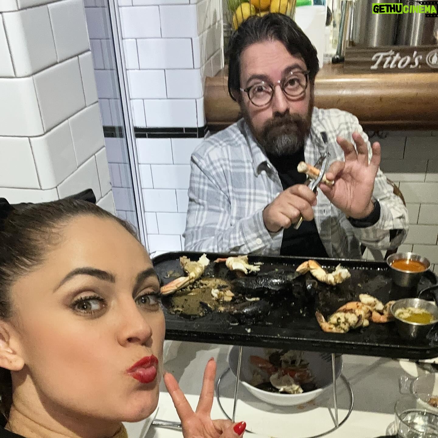 Jéssica Segura Instagram - • Si vienes a SF no te puedes perder cenar o comer en @crabhouse39 está delicioso o no @adrian.pous ? • si se pudo aunque ya no llegamos al postre 😬😬😬 • #deli #crab #paw #delicious #sf #sanfrancisco #restaurant #food #foodporn #photo #couple #birthday