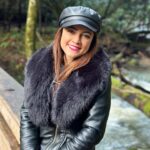 Jéssica Segura Instagram - “San Francisco vibes” • Enamorándonos de este lugar y llenándonos de vividuras Visitamos “muirwoods” y amamos, fuimos a comer a Sausalito y cenamos en @bistro.boudin todo fue perfecto • ¿Qué prefieren para la vacación ciudad, bosque o playa? Porque San Francisco tiene todo 💜💜💜 • @onlyinsf • Mi abrigo es de @monjevy y por cierto está en descuento así que compren compren compren compren compren jajaja • #sf #sanfrancisco #2024 #hbd #trends #outfit #ootd #fashion #vacation #travel #jessicasegura #love #california