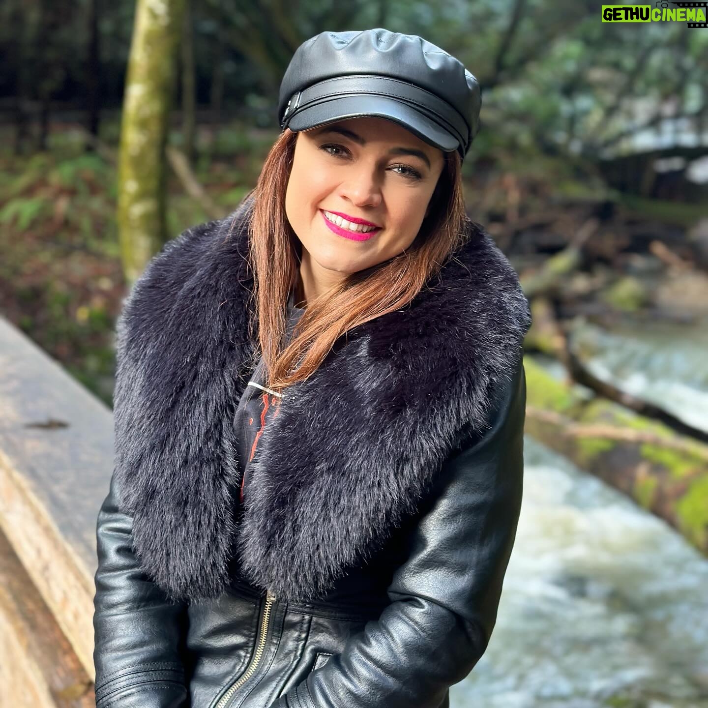 Jéssica Segura Instagram - “San Francisco vibes” • Enamorándonos de este lugar y llenándonos de vividuras Visitamos “muirwoods” y amamos, fuimos a comer a Sausalito y cenamos en @bistro.boudin todo fue perfecto • ¿Qué prefieren para la vacación ciudad, bosque o playa? Porque San Francisco tiene todo 💜💜💜 • @onlyinsf • Mi abrigo es de @monjevy y por cierto está en descuento así que compren compren compren compren compren jajaja • #sf #sanfrancisco #2024 #hbd #trends #outfit #ootd #fashion #vacation #travel #jessicasegura #love #california