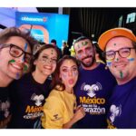Jéssica Segura Instagram – Amooooooo @mecaigoderisaof y hoy en @teletonmexicooficial la pasamos bomba

• Tú ya hiciste tu donativo? 

• Mi falda es de @monjevy 

• #mecaigoderisa #fun #friendss #ootd #actress #familiadisfuncional #love