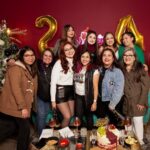 Jéssica Segura Instagram - Feliz aniversario envinado! Hoy hace 3 años iniciamos esta aventura 3 amigas con la intención de desahogarnos y de que nos conocieran como somos, hoy somos una comunidad amorosa, formando vividoras solo puedo decir las amoooooo @envinadas_ @marianabotasl y @lalujans • Mi #outfit para este festejo obvio de @monjevy #salud #cheers #love #friends #wine #amigas #vino #ootd #outfit #aniversary #aniversario