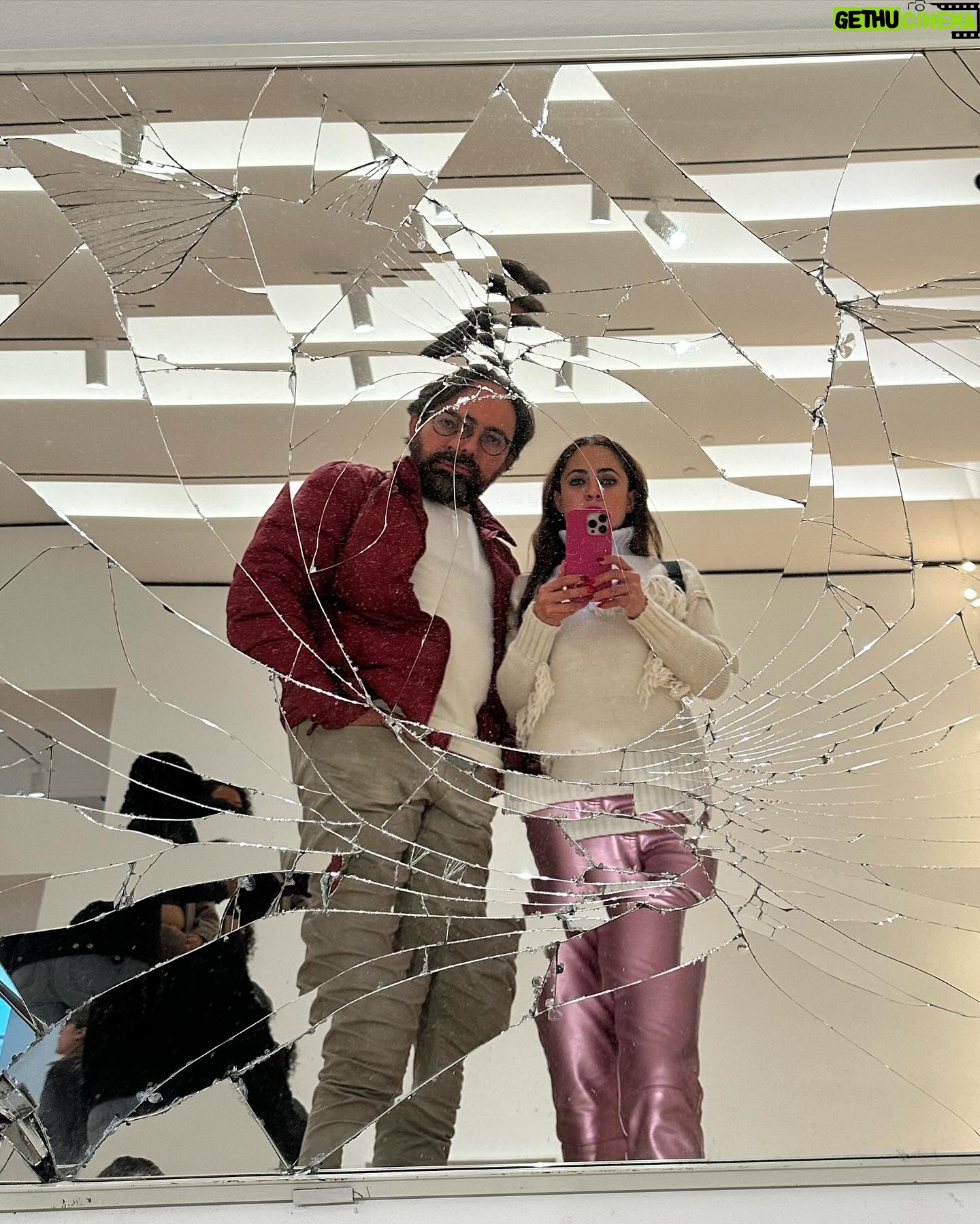 Jéssica Segura Instagram - “SAN FRANCISCO” festejó cumple 41 • Día 1 Cumplir años el mismo mes es lo mejor que nos puede pasar @adrian.pous #teamo • @sfmoma disfrutamos muchísimo del museo, hubo arte, hubo risas, hubo comida deli, se los recomendamos mucho • Tip sigan la cuenta @onlyinsf antes de venir a SF • #sf #california #vacation #travel #couple #love #museo