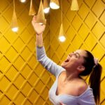 Jéssica Segura Instagram - Quiero un mundo de caramelo donde todo sea mejor 🎶🎶🎶 • Un domingo muy divertido, ¿cuál es su favorita? 1,2,3 o 4 • #fun #candy #foto #photo #jessicasegura #travel #museo #barcelona