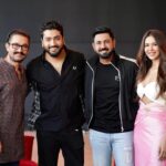 Jaani Instagram – Dream Night ❤️🌪️❤️ Thank you so much #AAMIR sir for the lovely party !! you gave us So much love and respect!! @gippygrewal ustaad ji 😀🤲❤️ @sonambajwa ✨🌙✨ #Jaani #carryonjatta3