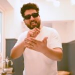 Jaani Instagram – जो क़ब्रों पे बैठ के शायरी करे,वो ज़ख्मों ने शायर बनाया हुआ है🧿❤️🧿