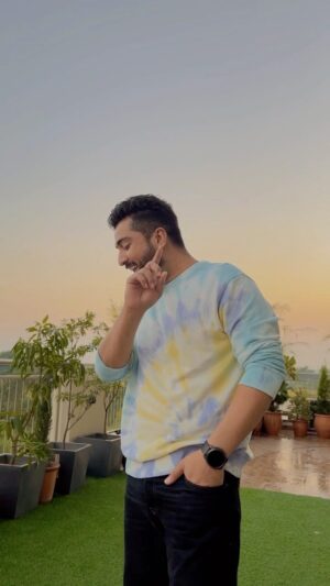 Jaani Instagram - Tere Pair Di JHANJAR Banke Tere Pair nu Chumaange 💙⭐️🫶