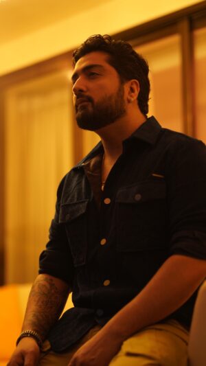 Jaani Instagram - Teri Tasveere’n Jalaane ke Chakkar mein Jaane jaa’n,,Hum Aise Aashiq Tere k Apna Ghar 🏠 Jalaa Baithe 🔥🧎🔥 #AATEREHTEHAIN #ZOHRAJABEEN