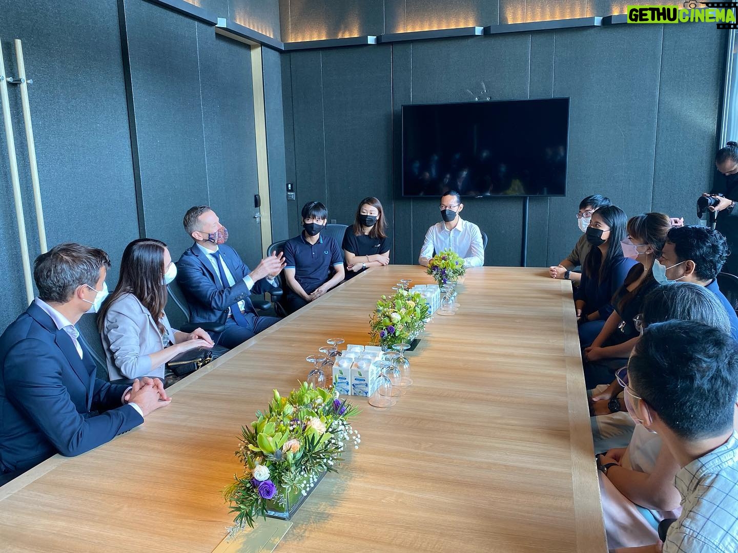 Jacinda Ardern Instagram - Huge day yesterday! Highlights included announcing changes to our working holiday visa with Singapore and meeting with some of the young people who have used the visa in the past (one had a lovely story of taking up a boarding spot she found advertised in a supermarket and meeting an elderly couple who she considers to now be second grandparents), speaking at a sustainability event, meeting with the President and the Prime Minister where we agreed to work more closely on climate issues, unveiling a beautiful Kūwaha at Gardens by the Bay (where the CEO studied at Massey University) and finishing up with a gala event in the evening. Now getting ready for day two!