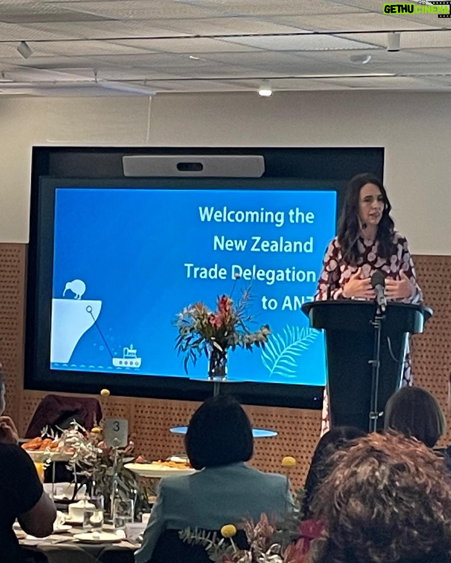 Jacinda Ardern Instagram - On my way to the airport for the last leg of the Australia trade mission. But first a recap on yesterday! We had a great business breakfast first thing where sustainability was the theme. Then it was off to meet the Premier of Victoria, Dan Andrews. Then a visit to Monash University to see the team who will be working with some of our kiwi businesses on product development for the Aussie market. And finally, a dinner last night to promote New Zealand food and beverage. Onto the next stop!