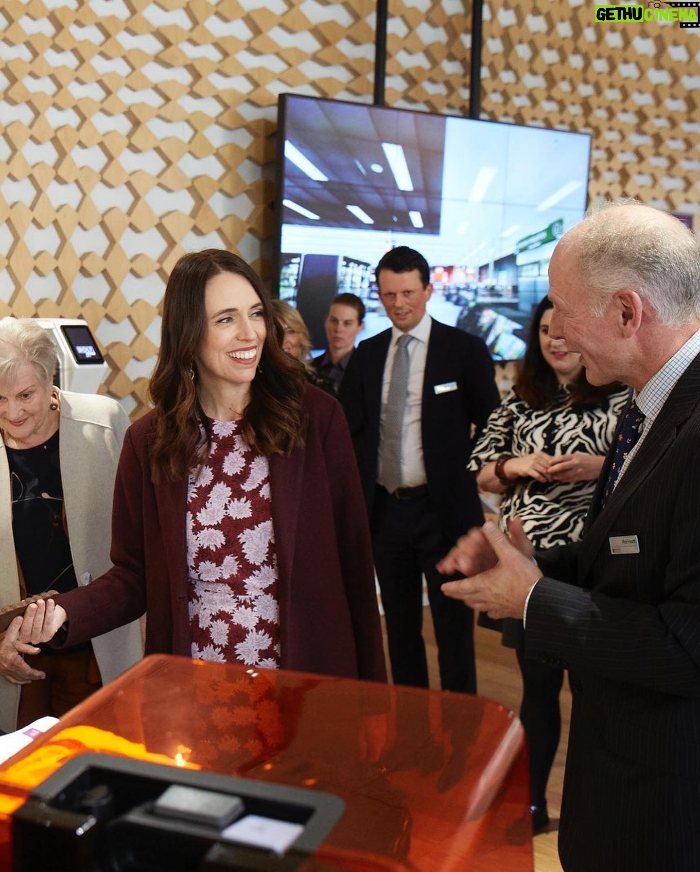 Jacinda Ardern Instagram - On my way to the airport for the last leg of the Australia trade mission. But first a recap on yesterday! We had a great business breakfast first thing where sustainability was the theme. Then it was off to meet the Premier of Victoria, Dan Andrews. Then a visit to Monash University to see the team who will be working with some of our kiwi businesses on product development for the Aussie market. And finally, a dinner last night to promote New Zealand food and beverage. Onto the next stop!