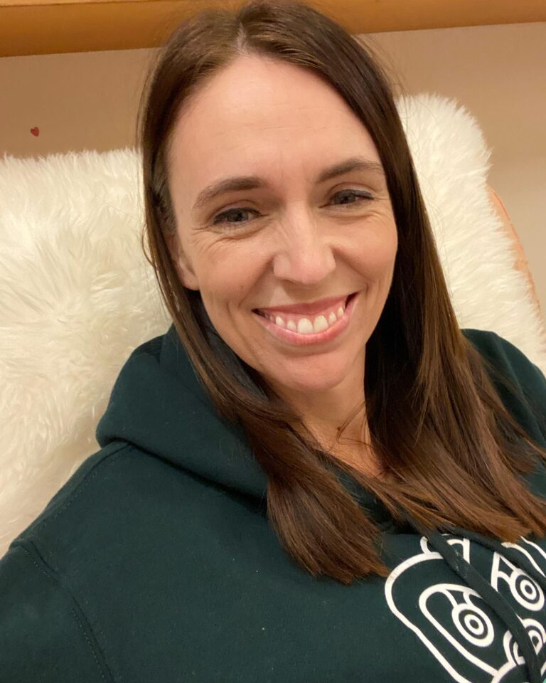 Jacinda Ardern Instagram - First day out of isolation and spent it outside with the family, getting a haircut and running some errands. Somehow though I’m still finishing the evening in the same hoodie I’ve been wearing for days 😳 For anyone who has COVID or is in isolation with someone who does, I hope you’re taking care of yourselves!