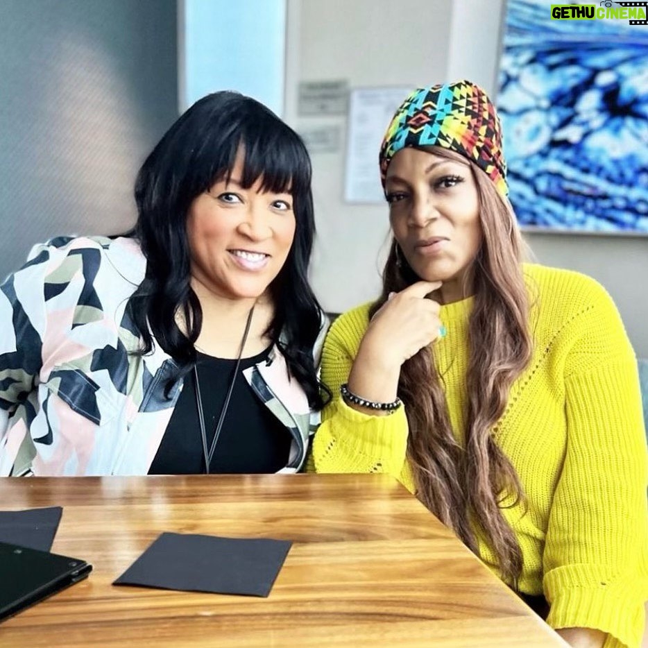 Jackée Harry Instagram - In San Diego with my longtime friend and fashion designer @lizz_russell_collection ✨ This is my retirement city if I ever decide to call it quits!
