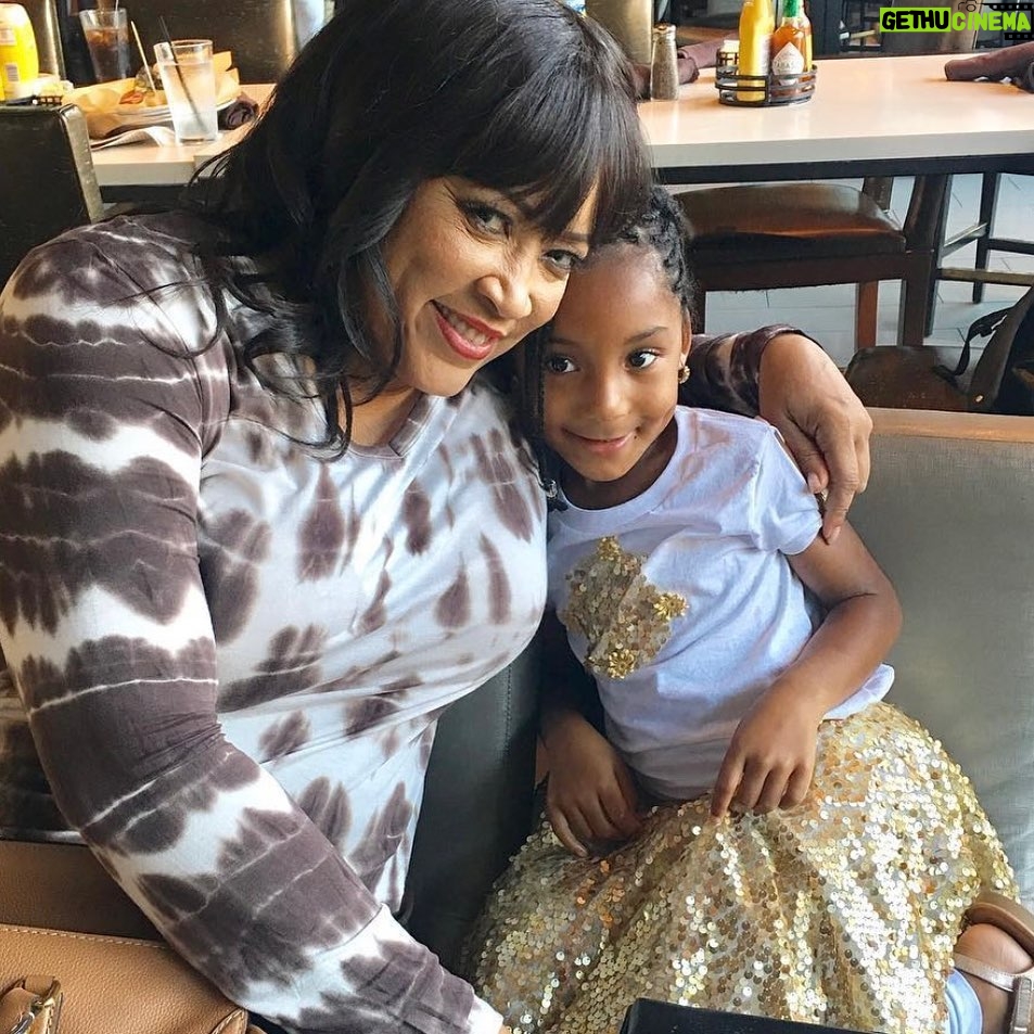 Jackée Harry - 3 Likes - Empowering the next generation of women starts by extending a little kindness and imparting a bit of knowledge.
Ladies, let's do our part to mentor these young girls and make sure they reach their full potential! ✊🏾