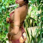 Jackie Cruz Instagram - Them: You can’t live in the jungle… Me: *thriving in the jungle* 🌴 ✨