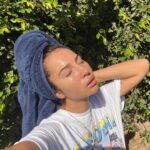 Jackie Cruz Instagram - Get into a Sea Salt Manuka Honey homemade scrub with me. 🍯 ~✨For mask, all you need is equal parts honey and salt.✨~ First, I start by scrubbing mask all over my face and lips. Next, I leave the mask on for 5 minutes or less. ⏱ Then, I’ll  remove with cold water. ❄️ (Note: I like to meditate 10 minutes in the sun before I put my serum on. ) Lastly, I’ll finish with moisturizer and my favorite serum. 💦 Get ya self-care on!