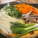 Jackie Cruz Instagram - Chopping it up in the kitchen. Veggie fried rice with peppers and emoji mushrooms. Check out my stories for the recipe 🫑🧄🔪