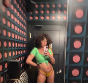 Jackie Cruz Instagram - Baby Mama Thick.  Thank you guys for my beautiful Birthday messages. I spent the day with my two loves 👯‍♂️ . Me siento increíblemente bendecida de tener mis bebés y una familia que me ha enseñado ser la mejor mamá. Los amo. Gracias @zeppelindc for hosting an incredible sushi dinner.
