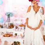 Jackie Cruz Instagram - Baby Shower Tingz. 👶 👶. Gracias a todos por haberme hecho el honor de compartir conmigo y hacerme sentir muy especial. Los bebés, Fernando y yo estábamos muy feliz y agradecido. If you want to know a little more about my sweet day please check out the link in Bio. Thank you @peopleenespanol @peoplechica for the beautiful article. Photography by the talented @elenakosharny 📸