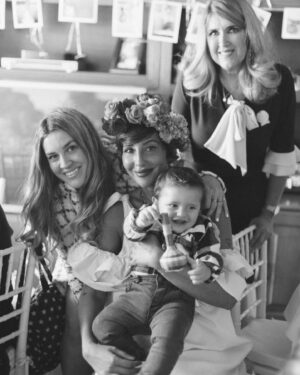 Jackie Cruz Instagram - Baby Shower Tingz. 👶 👶. Gracias a todos por haberme hecho el honor de compartir conmigo y hacerme sentir muy especial. Los bebés, Fernando y yo estábamos muy feliz y agradecido. If you want to know a little more about my sweet day please check out the link in Bio. Thank you @peopleenespanol @peoplechica for the beautiful article. Photography by the talented @elenakosharny 📸