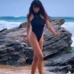 Jackie Cruz Instagram - Hola a todos! Feliz lunes. Finalmente, les presento de nuevo mi nueva canción cielito Lindo. Necesito su apoyo más que nunca. Por favor, escuchen mi canción y síganme en Spotify. El enlace está en mi biografía. Ustedes me han visto crecer, y ahora, después de ser mamá, siento el deseo de volar y ser la artista que siempre soñé ser. Los quiero mucho por su apoyo constante. ¡Acompáñenme en este viaje y bailen conmigo! Hello everyone! Happy Monday. I’m excited to announce my new song. I need your support more than ever. Please, listen to my song and follow me on Spotify. You can find the link in my bio. You’ve watched me grow, and now, after becoming a mom, I’m inspired to spread my wings and become the artist I’ve always dreamt of being. I love you all for your continuous support. Join me on this journey! Ciao a tutti! Buon lunedì. Sono felice di annunciare la mia nuova canzone. Ho bisogno del vostro sostegno più che mai. Per favore, ascoltate la mia canzone e seguitemi su Spotify. Troverete il link nella mia biografia. Mi avete visto crescere, e ora, dopo essere diventata mamma, ho il desiderio di spiccare il volo e diventare l’artista che ho sempre sognato di essere. Vi amo tutti per il vostro continuo sostegno. Unitevi a me in questo viaggio!