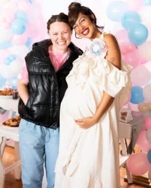 Jackie Cruz Instagram - Baby Shower Tingz. 👶 👶. Gracias a todos por haberme hecho el honor de compartir conmigo y hacerme sentir muy especial. Los bebés, Fernando y yo estábamos muy feliz y agradecido. If you want to know a little more about my sweet day please check out the link in Bio. Thank you @peopleenespanol @peoplechica for the beautiful article. Photography by the talented @elenakosharny 📸