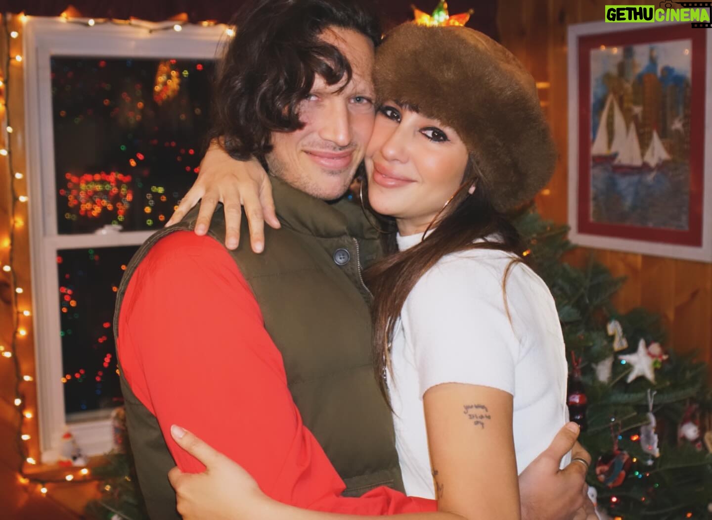 Jackie Cruz Instagram - Familia es todo. Los amo. Buon Natale. Merry Christmas. God Bless. 🎄
