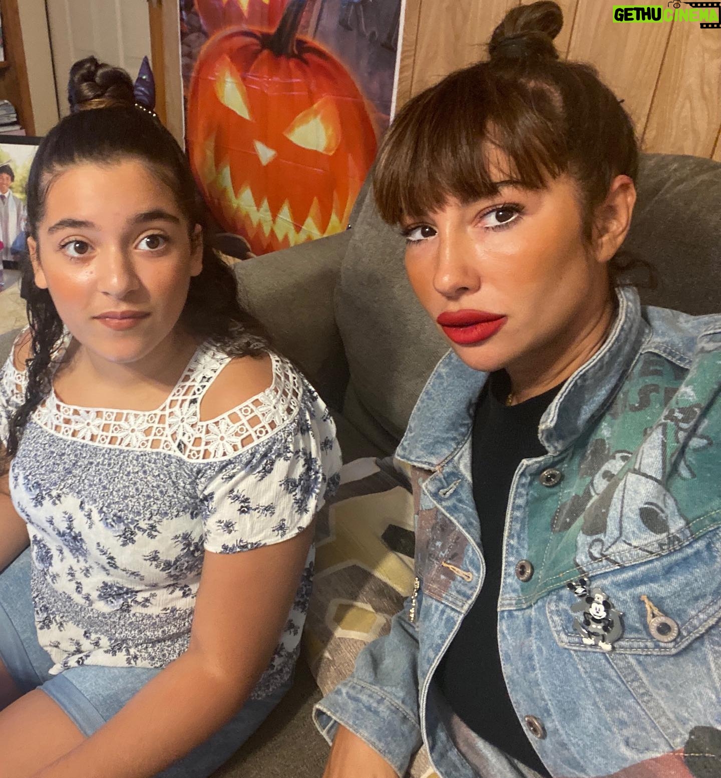 Jackie Cruz Instagram - #Swipe ~ Been chilling lakeside with family, wbu?