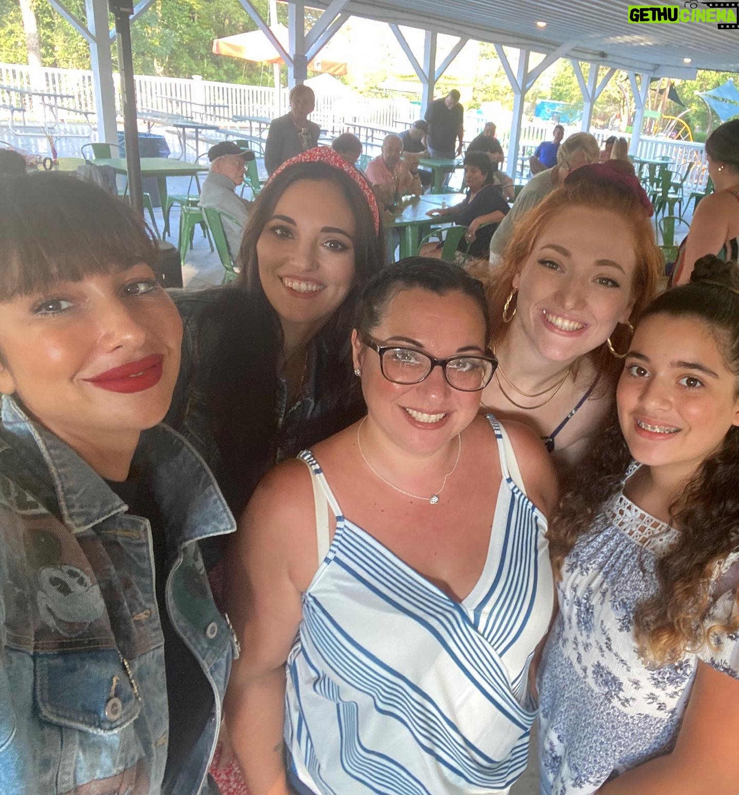 Jackie Cruz Instagram - #Swipe ~ Been chilling lakeside with family, wbu?
