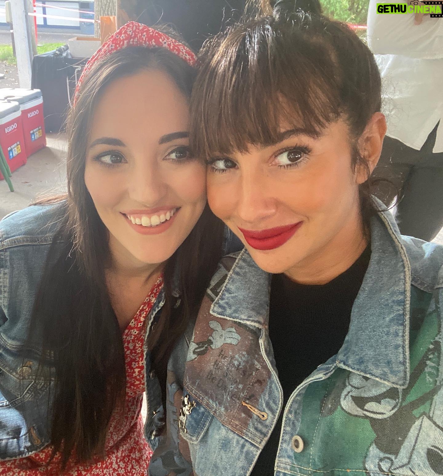Jackie Cruz Instagram - #Swipe ~ Been chilling lakeside with family, wbu?