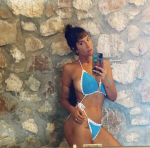 Jackie Cruz Instagram - Gracias tía, por mi 👙 hecho a mano. Lo adoro.