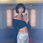 Jackie Cruz Instagram - Yup, that’s our baby! 😜#STORYTIME: @emilehirsch and I went to the Academy of Music and Performing Arts Magnet at Hamilton High together. At the time, he was huge and I had just moved from the Dominican Republic and I couldn’t believe we were going to the same school. We shared a few of the same teachers and some of my friends were even in his class. However, it wasn’t until being on set, that we formally met. We talked about our teachers and everything that we had in common. 20 minutes after our meeting, I cried a few times and we locked lips. (On camera of course! 😇) It’s safe to say we are now friends forever lol. Funny how the world works! Anyways, catch me and my pretend family on Midnight in the Switchgrass, out now on @appletv!