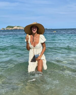 Jackie Cruz Instagram - Saludos desde México. 🍦☀️