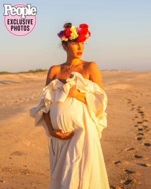 Jackie Cruz Instagram - Btw y’all, I’m #TWINNING 👶🏻👶🏻 ~ “That has always been my dream, to just have a big family. My husband feels the same. God already started. I'm getting two in one, two for the price of one, right? So who knows if I could do this one more time and I have four.” 

Read more about my feature in @people, following the link in my bio.