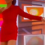 Jackie Guerrido Instagram - Feliz Domingo!!!! 😍 No hay mejor medicina que los pensamientos positivos” #morning #sunday #show #onset #ootdfashion #red #tv #behindthescenes #reelsinstagram
