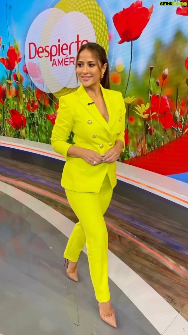 Jackie Guerrido - 7.4K Likes - Llego la primavera! Florece con buenas vibraciones!! Hello Spring! Bloom with good vibes. š #tv #anchor #ondet