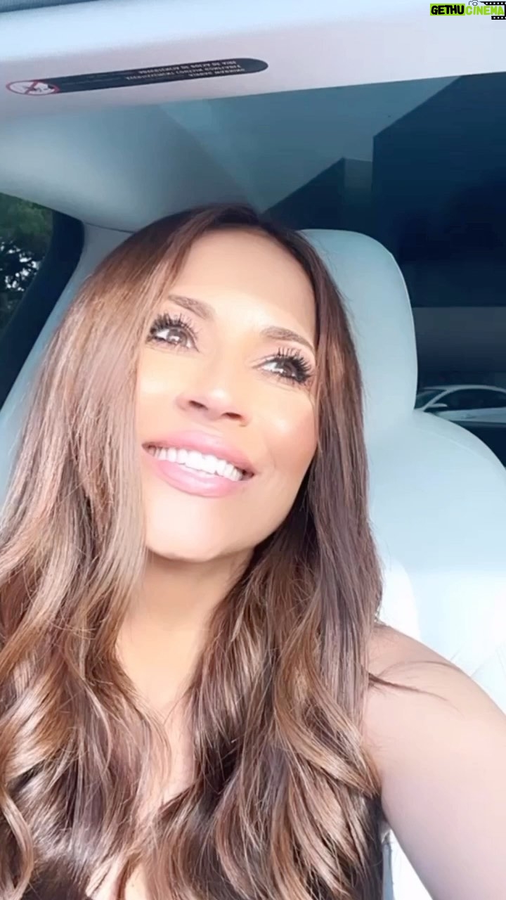 Jackie Guerrido - 12.9K Likes - SonrĆe!!! Un corazón agradecido es un imĆ”n de Bendiciones! #grateful šš