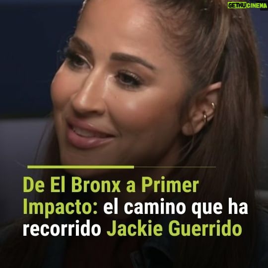 Jackie Guerrido Instagram - 🗣️ "Tienes que demostrar que tienes carácter": en esta emotiva entrevista, @officialjackieg, quien siempre nos invita a ponerle buena cara al mal tiempo, le revela a @dalechama el camino que ha recorrido para cumplir su sueño de ser parte de Primer Impacto. 📺 No te pierdas este viernes 16 de febrero nuestro programa especial de 2 horas, a partir de las 4PM /3C por @univision #3DécadasDeImpacto #JackieGuerrido #PrimerImpacto