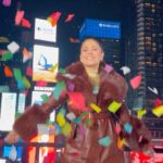 Jackie Guerrido Instagram - Les deseo lluvias de bendiciones! Gracias por recibir el 2024 con nuestra familia de Univisión! Happy new year!!! I❤️🙏🏻🎊 #2024 #Bronxgirl