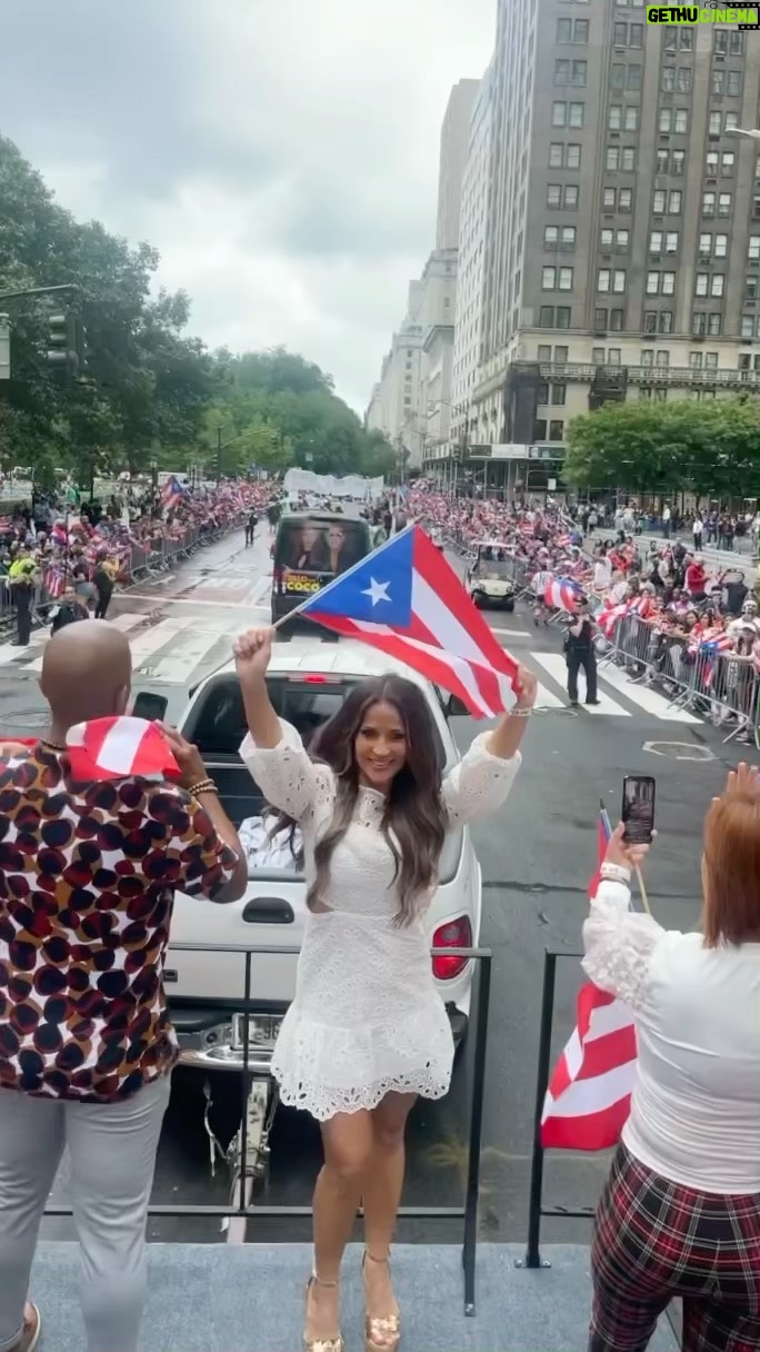 Jackie Guerrido - 28K Likes - Cada vez que vengo es como si fuera la primera vez, llena de felicidad y agradecimiento. Puerto Rico, yo nunca dejarĆ© de amarte. šµš· familia gracias por el cariƱo ā¤ļø #puertoricanparade #weekend #puertorico #NY #Bronx #dreambig #migente #ustedes