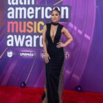 Jackie Guerrido Instagram - Celebration the magic of the @latinamas @univision celebrando una noche mágica! Dress by: @gianninaazar 🔥 Hair & Makeup: @geraldstylist Gracias @jomarigoyso ❤️ por la asesoría 🫶🏻