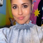 Jackie Guerrido Instagram - Aquí en mi show de Uforia Countdown!!! Que me gusta más? La radio? La tele? O me gustan ambas? 🤔😍 Here on my radio show, what do I like more, the radio, TV, or both?