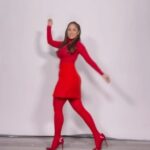 Jackie Guerrido Instagram - Bienvenido febrero, el mes en que el amor pinta nuestro mundo de rojo. Vamos a esparcir amor y positividad, abrazando cada momento con el corazón abierto. ¡Que sea un mes lleno de calidez y afecto. Ama más, preocúpate menos! ❤️❤️❤️ #ladyinred #styled @palomaduluc