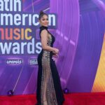 Jackie Guerrido Instagram - Celebration the magic of the @latinamas @univision celebrando una noche mágica! Dress by: @gianninaazar 🔥 Hair & Makeup: @geraldstylist Gracias @jomarigoyso ❤️ por la asesoría 🫶🏻