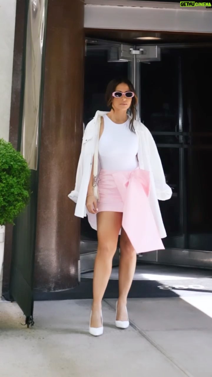 Jackie Guerrido - 8.1K Likes - Donāt be afraid of the space between your dreams and reality. If you can dream it, you can make it soā No tengas miedo del espacio entre tus sueƱos y la realidad. si puedes soƱarlo, puedes hacerlo. #Bronxgirl #citygirl #nyc #journey #blessed #goodvibes #dreambig #hardworkpaysoffs #ootd #weekend #sun #love #fun #style @rogerdemonserrath