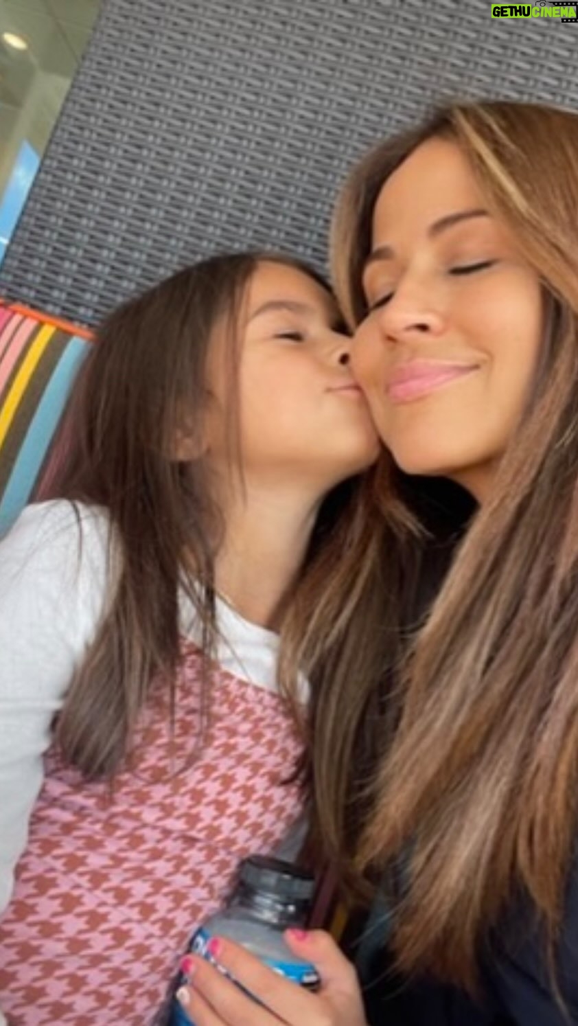 Jackie Guerrido Instagram - Desde muy joven fui madre, y ahora, con el dulce título de abuela, no parece pero si lo soy 🙌🏻🥰 con ella siento que lo he alcanzado todo. Mi nieta, es una bendición que llena mi corazón de amor y alegría. ¡Qué privilegio! Thank you God! 🙌🏻❤️🙏🏻🥰 my lil One! #bestgift #blessed #mothersday